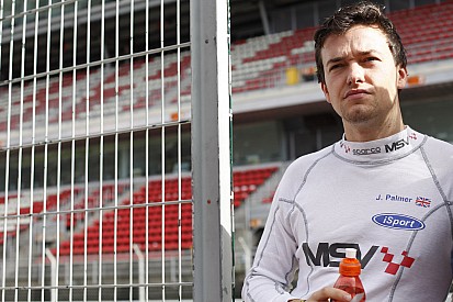 Jolyon Palmer joins Lotus GP squad at Jerez winter test