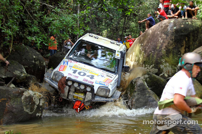Jungle Slayer in Malaysian Rainforest Challenge