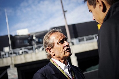 Ickx's duel with the desert - video