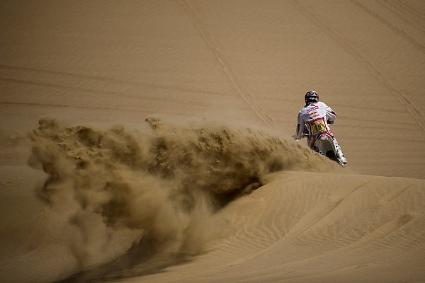 Peru: Stage 2 hits the sand dunes in Pisco loop - video