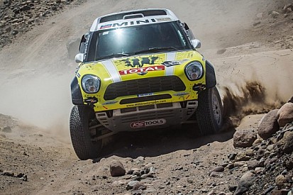 Minis attack on 5th stage while Yamaha lands the Bike victory
