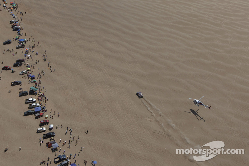 Chile: Stage 6 - Arica to Calama with soft dunes prior the hidden rocks - video