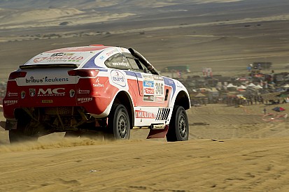Quick act keeps fast Riwald pair in the Dakar