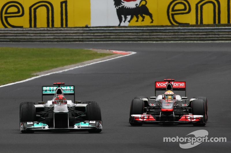 Mercedes offered Lowe a million euros - report