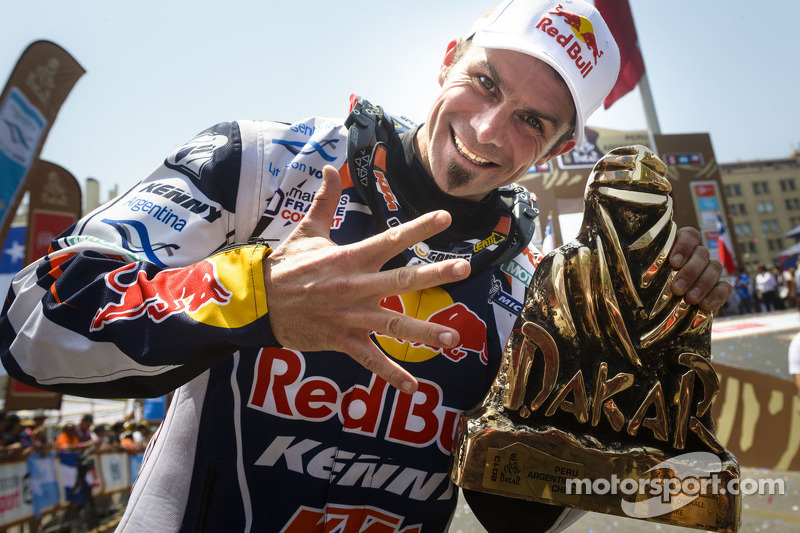 Red Bull celebrates Dakar 2013 victories - video