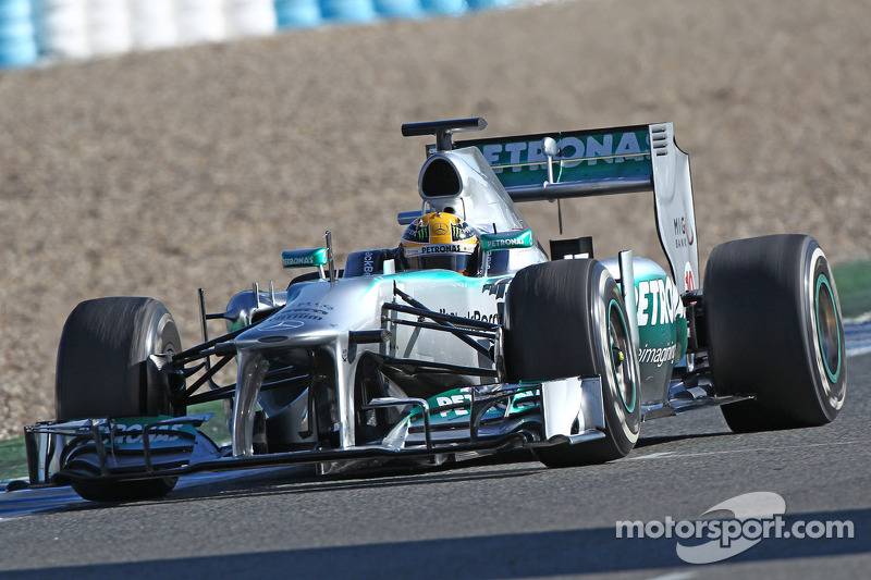 Mercedes can fight top three in 2013 - Lauda