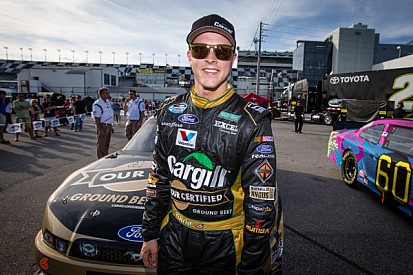 Trevor Bayne takes Daytona Nationwide series pole