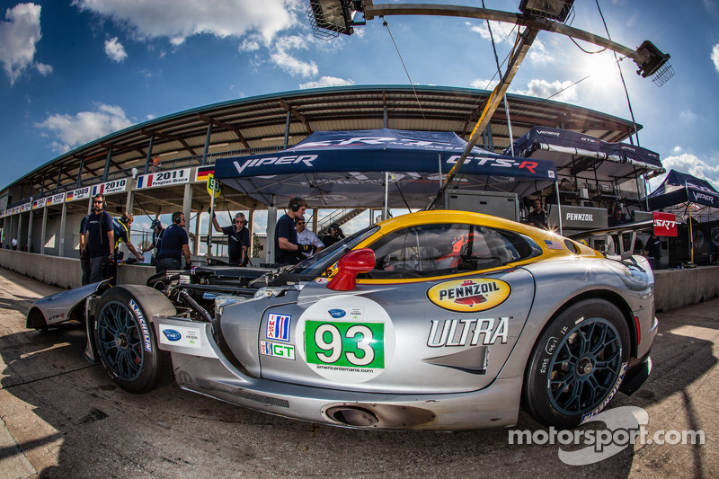 #93 SRT Motorsports SRT Viper GTS-R: Jonathan Bomarito, Marc Goossens, Tommy Kendall, Kuno Wittmer