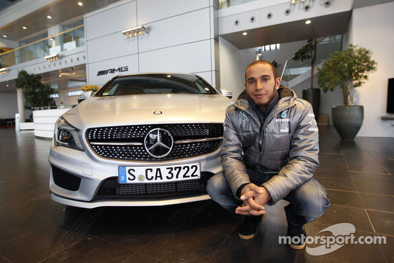 Hamilton helping Mercedes shed old image - Wolff