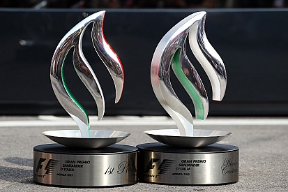 Mercedes lets Hamilton keep helmets, trophies