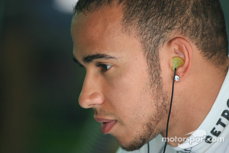 Hamilton 'rolled his eyes' at Mercedes option - Ecclestone