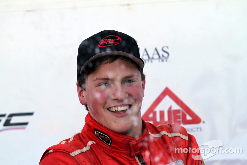 Hargrove sweeps at St. Pete