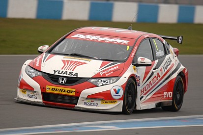 Shedden lands his first pole since 2011 season at Donington Park
