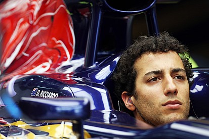 Force India 'too far away' says Ricciardo