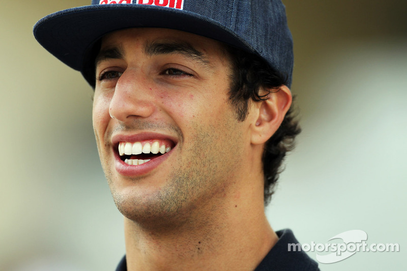 Ricciardo moves into pole for Webber's seat