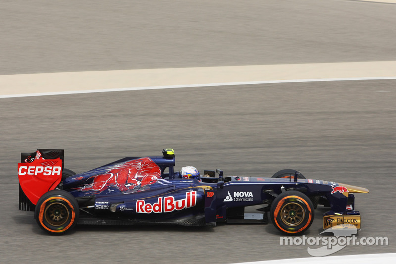 Red Bull hopeful Ricciardo says Vettel 'nice'