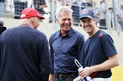 Mercedes 'trying to get Vettel' - Marko