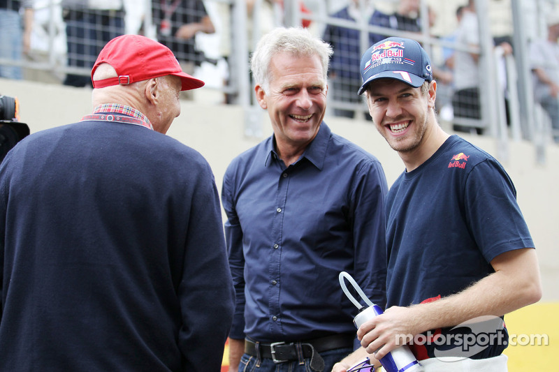 Mercedes 'trying to get Vettel' - Marko