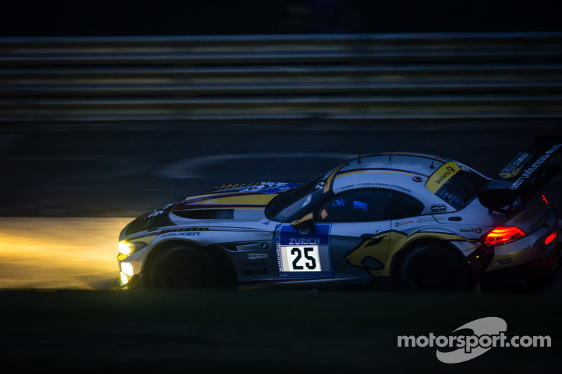 BMW drivers impress in the rain at Nürburgring six hour mark