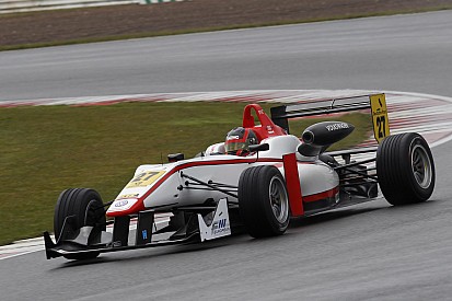 British F3 lines up for super Silverstone start