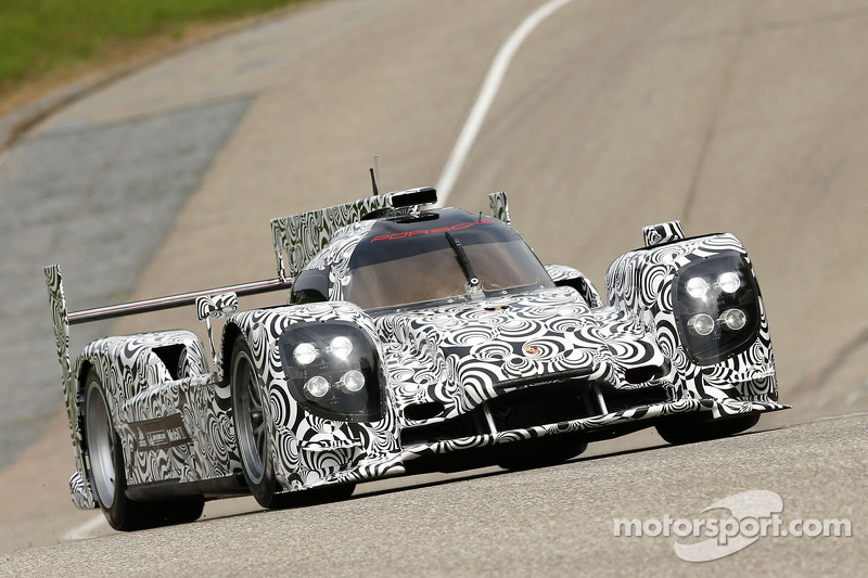 Successful rollout for new Porsche LMP1 sports prototype