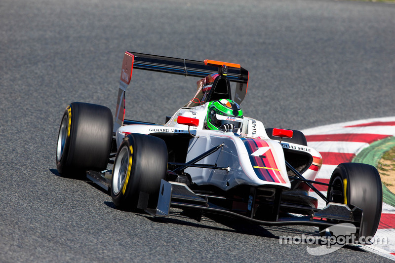 Daly dashes to maiden pole in Valencia