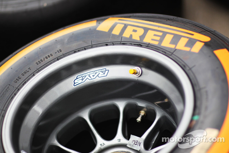 Ecclestone has 2014 contract with Pirelli