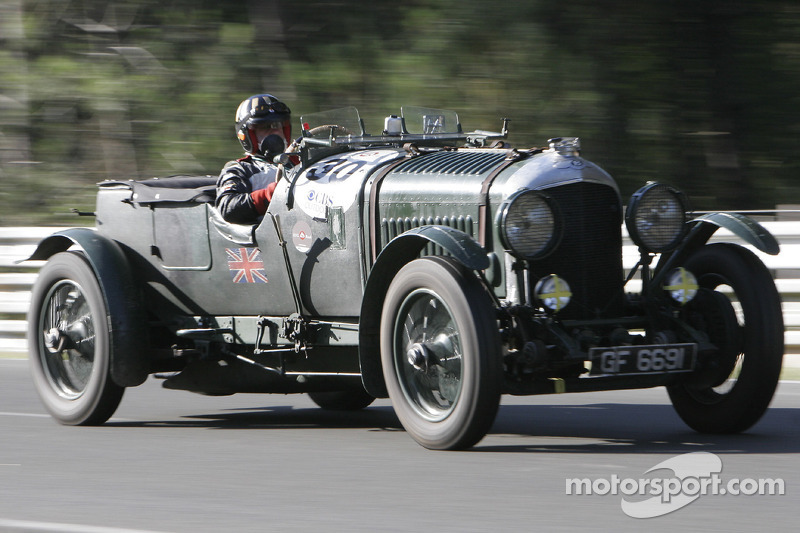Fans include Volkswagen Group vehicles in the “Legends of Le Mans”