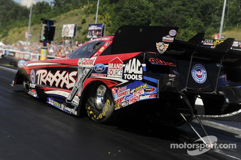 Courtney Force wins inaugural New England Nationals