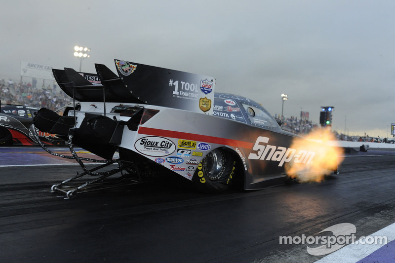 Kalitta, C.Pedregon, Johnson and A.Arana lead first qualifying rounds at Bandimere Speedway