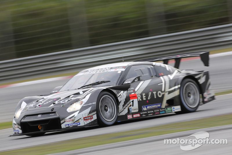 Motoyama wins GT500 pole position in the Reito Mola GT-R at Sugo