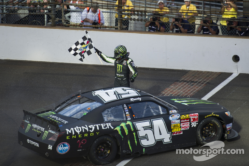 Kyle Busch thrashes Nationwide Series field at Indy