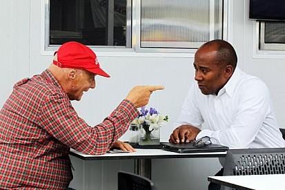 Hamilton's father visits Maranello