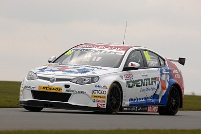 Tordoff storms to first win in race 1 at Snetterton