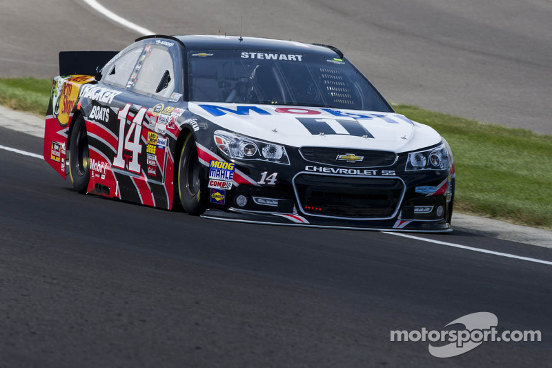 Stewart uses teamwork to overcome penalty, finish ninth at Pocono