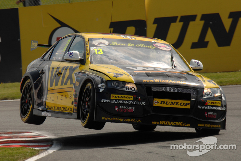 Rob Austin powers to pole at Knockhill