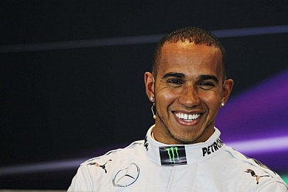 Hamilton refusing to wear team cap in 2013