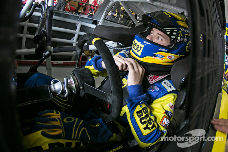 Stenhouse grabs his maiden NSCS pole at Atlanta