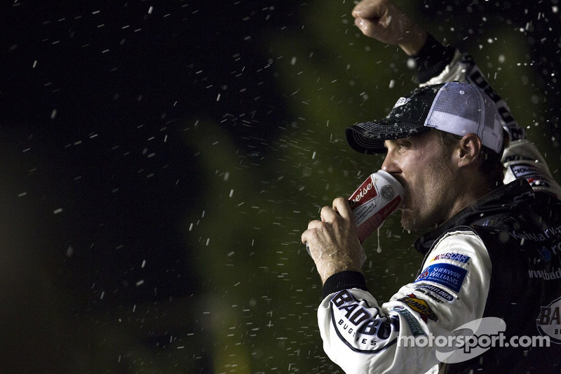 Kevin Harvick turns dominating performance into Atlanta win