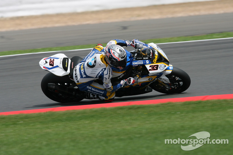 Melandri and BMW leave it late to head first qualifying in Monterey