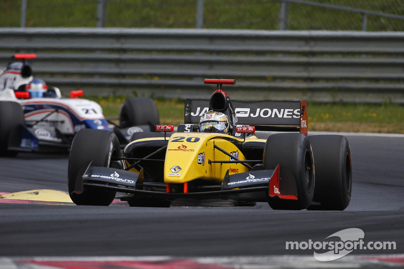 Kevin Magnussen back to winning ways at Paul Ricard on Race 1