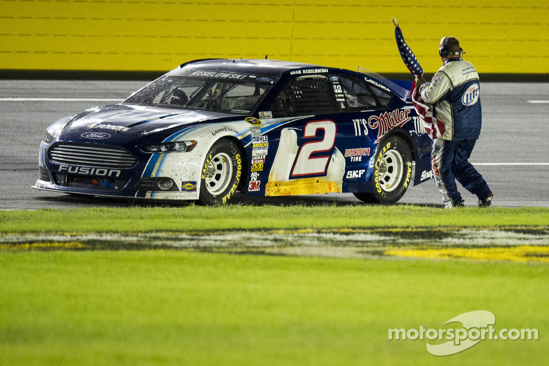 Race winner Brad Keselowski, Penske Racing Ford