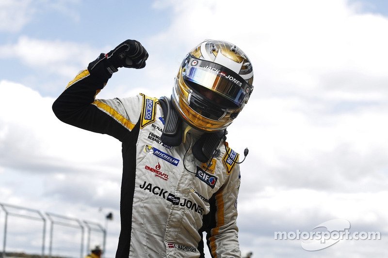 Title joy for Magnussen and Dams