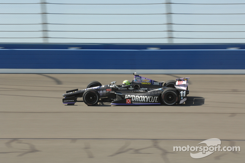 Tony Kanaan finishes on podium in final race