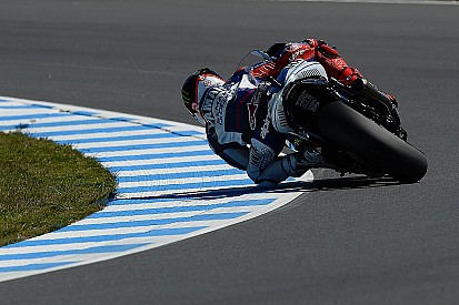 Lorenzo emerges from the clouds to take pole position at Motegi