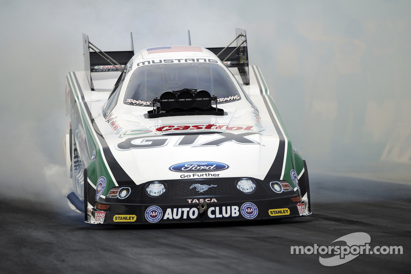 John Force, Matt Smith earn race victories and championships in Las Vegas