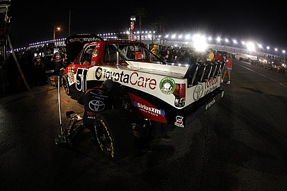 Debris on grill leads to engine failure for Kyle Busch at Texas