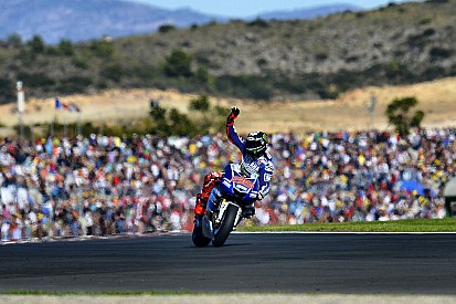 Lorenzo signs off 2013 with masterful Valencia victory