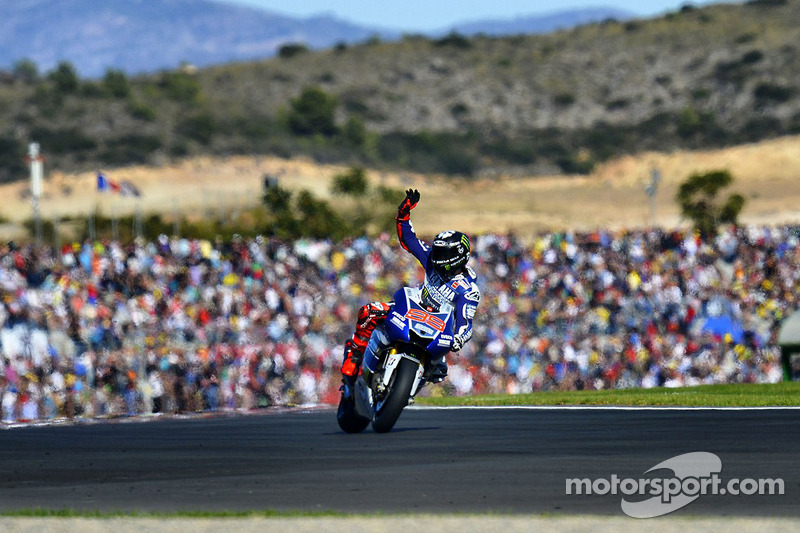 Lorenzo signs off 2013 with masterful Valencia victory