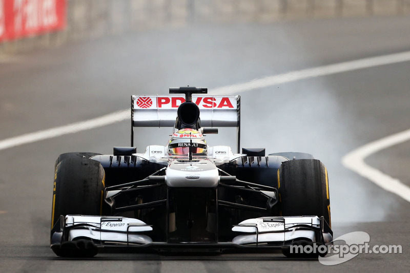 Maldonado visits Sauber's Hinwil base